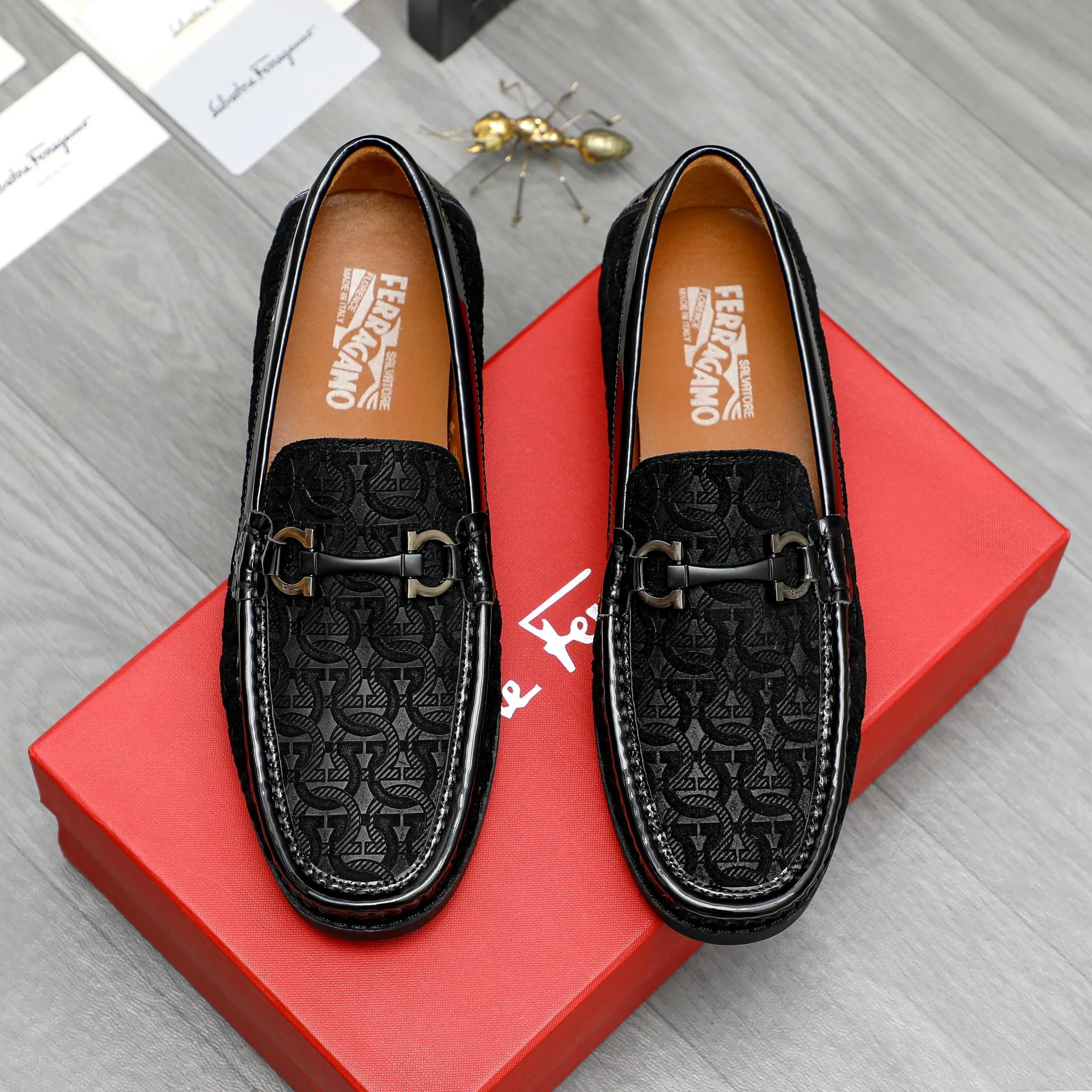 Men's shoes 💰400 Product trademark: Ferragamo "Ferragamo" business casual slip-on shoes Regular size: 38-45 (45. Customized, non-returnable) Product materials: Selected frosted cowhide embossed upper, cowhide lining, rubber outsole